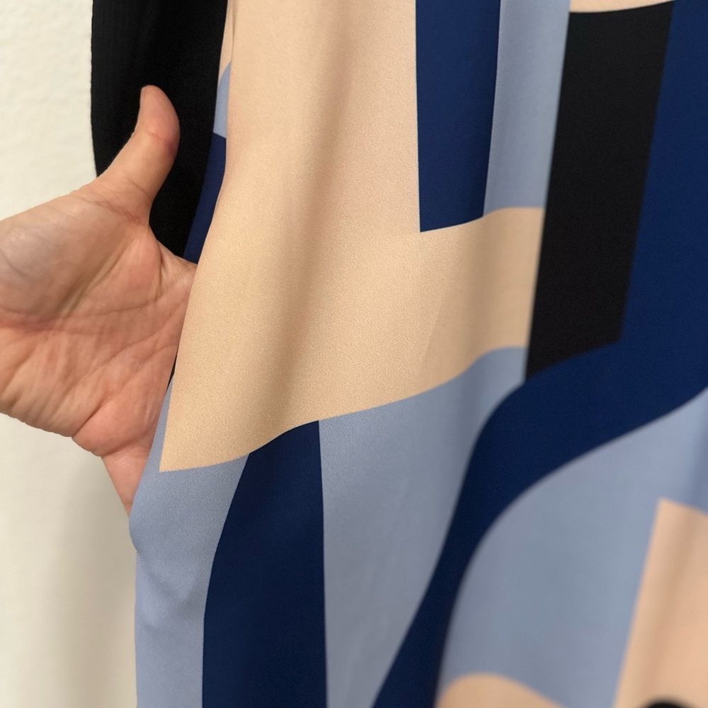 Abstract Patterned Dress - Picture 4 of 6